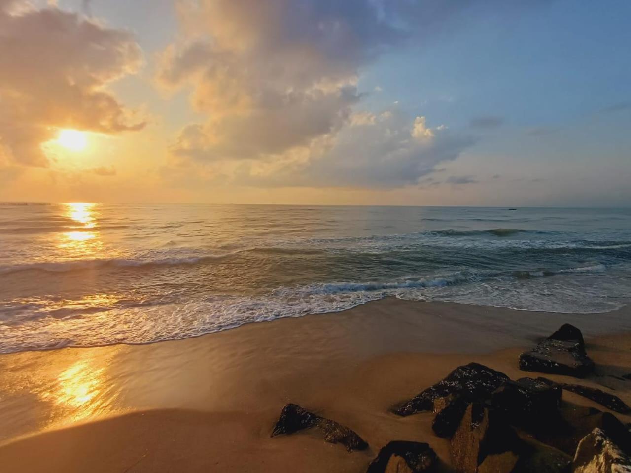 Dream Promenade Beach View Пондичери Екстериор снимка